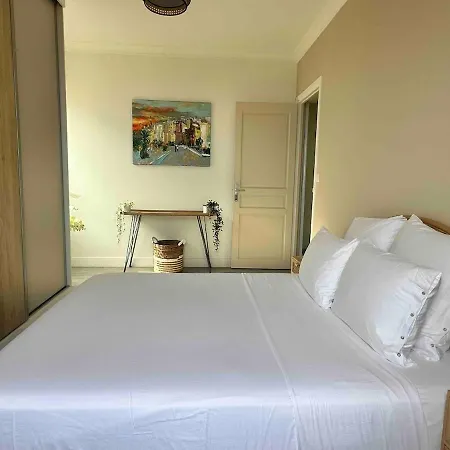 Peyronnet - Fabulous 2 Bedrooms - Sea View - 2min Away * Μεντόν