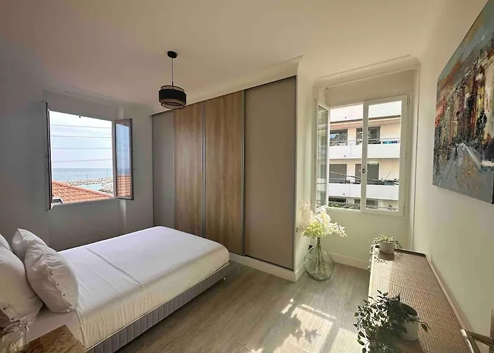 Peyronnet - Fabulous 2 Bedrooms - Sea View - 2min Away 아파트 멍똥